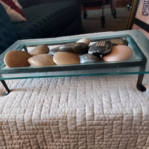 dish with inspirational stones - Picture 2 of 3